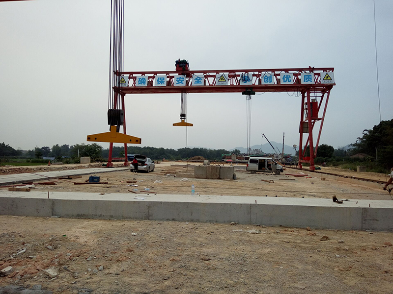 提(ti)樑(liang)機(ji)